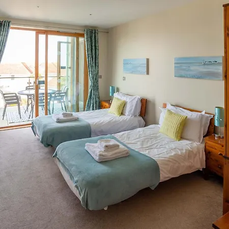 2-Bedroom Apartment - Fistral Beach Newquay  Room photo